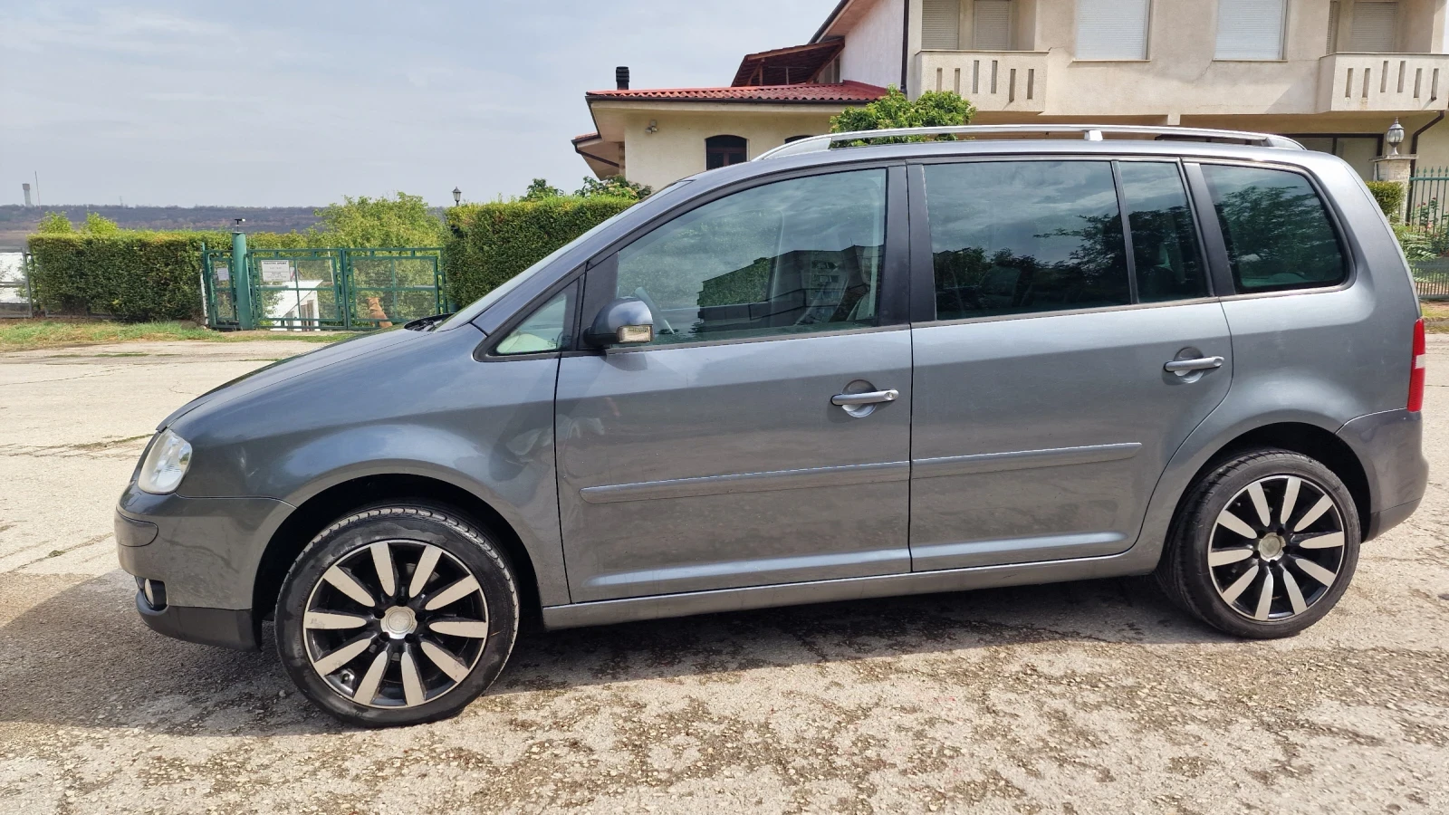 VW Touran 2.0 / 140 к.с Дизел - изображение 2