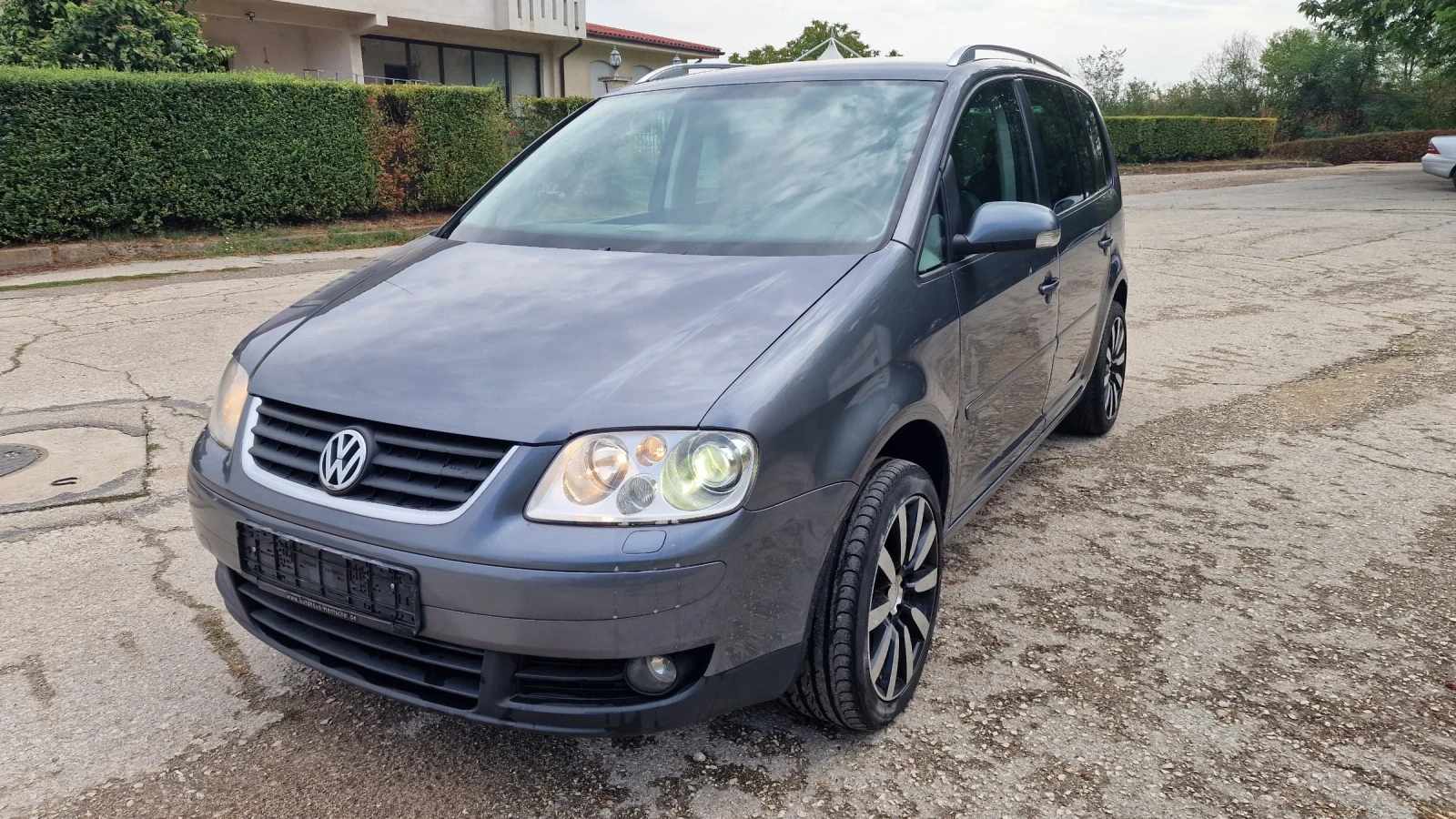 VW Touran 2.0 / 140 к.с Дизел - изображение 9