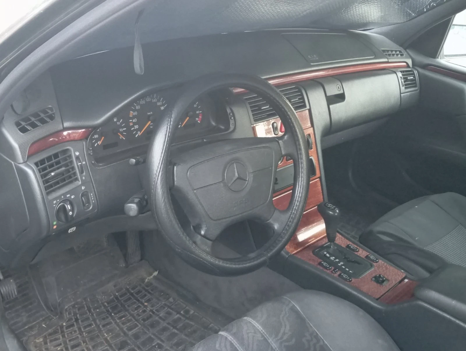 Mercedes-Benz E 200  - изображение 3