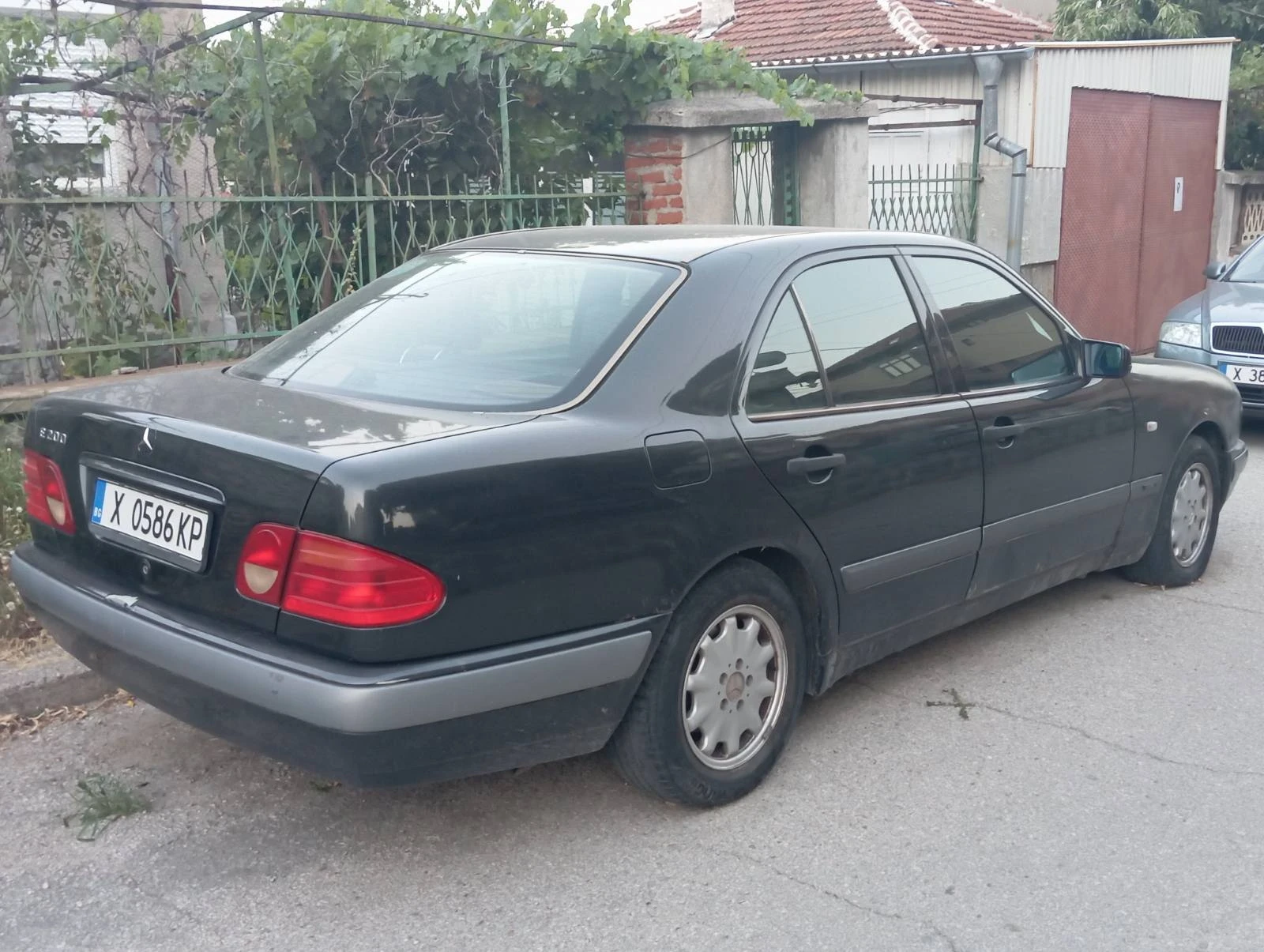 Mercedes-Benz E 200  - изображение 4