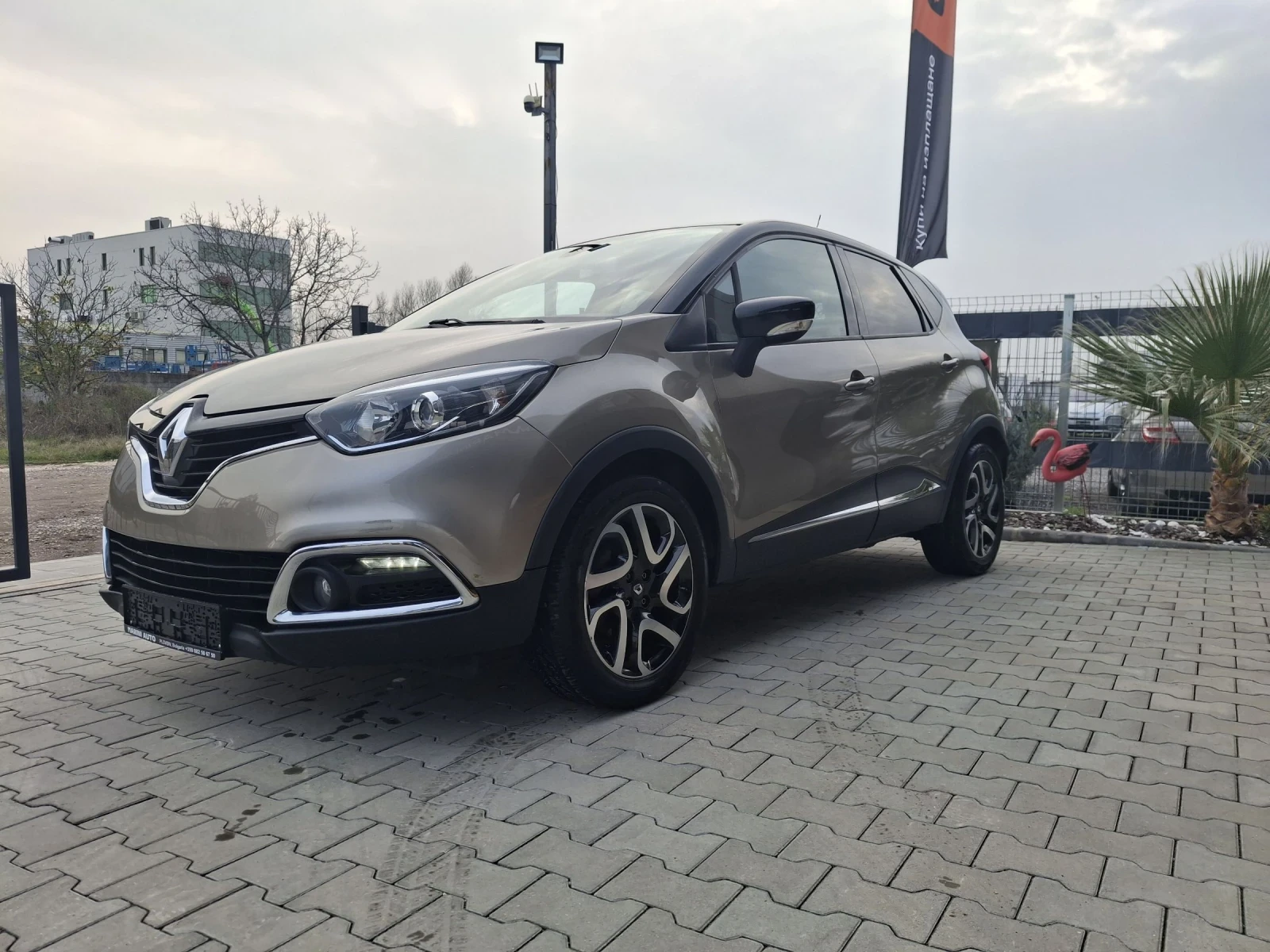 Renault Captur 1.2TCe* * * * kamera* * EU5 | Mobile.bg   3