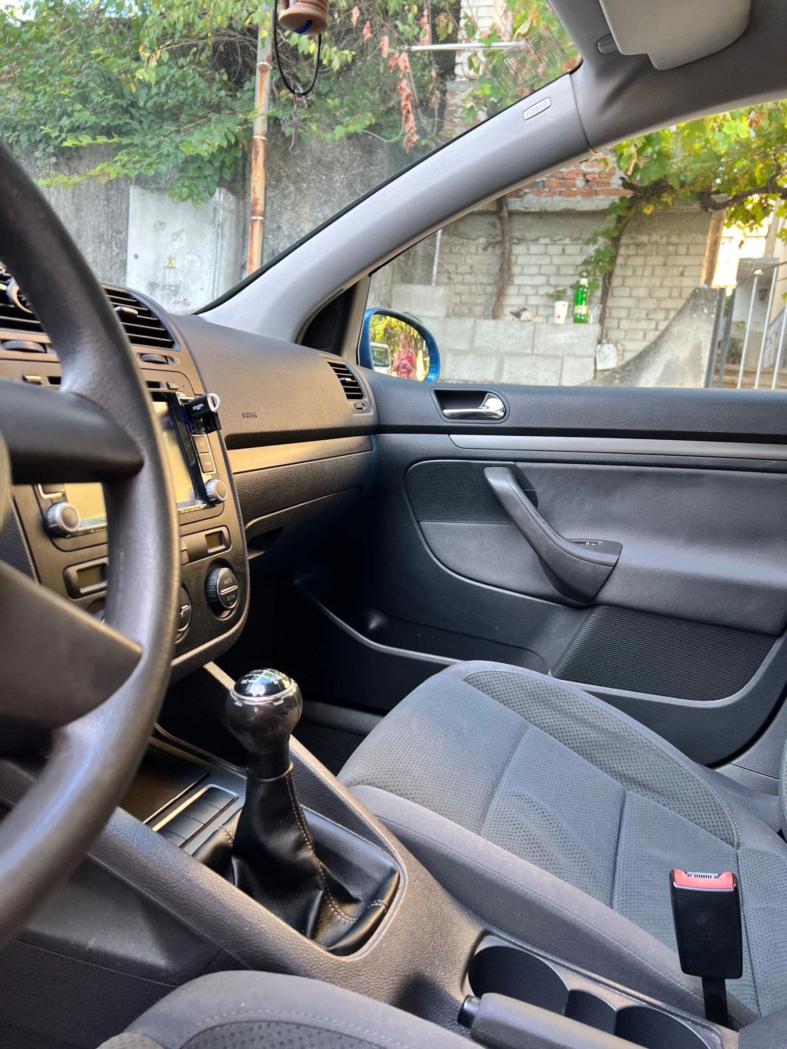 VW Golf 1.6 FSI, снимка 7 - Автомобили и джипове - 53791602