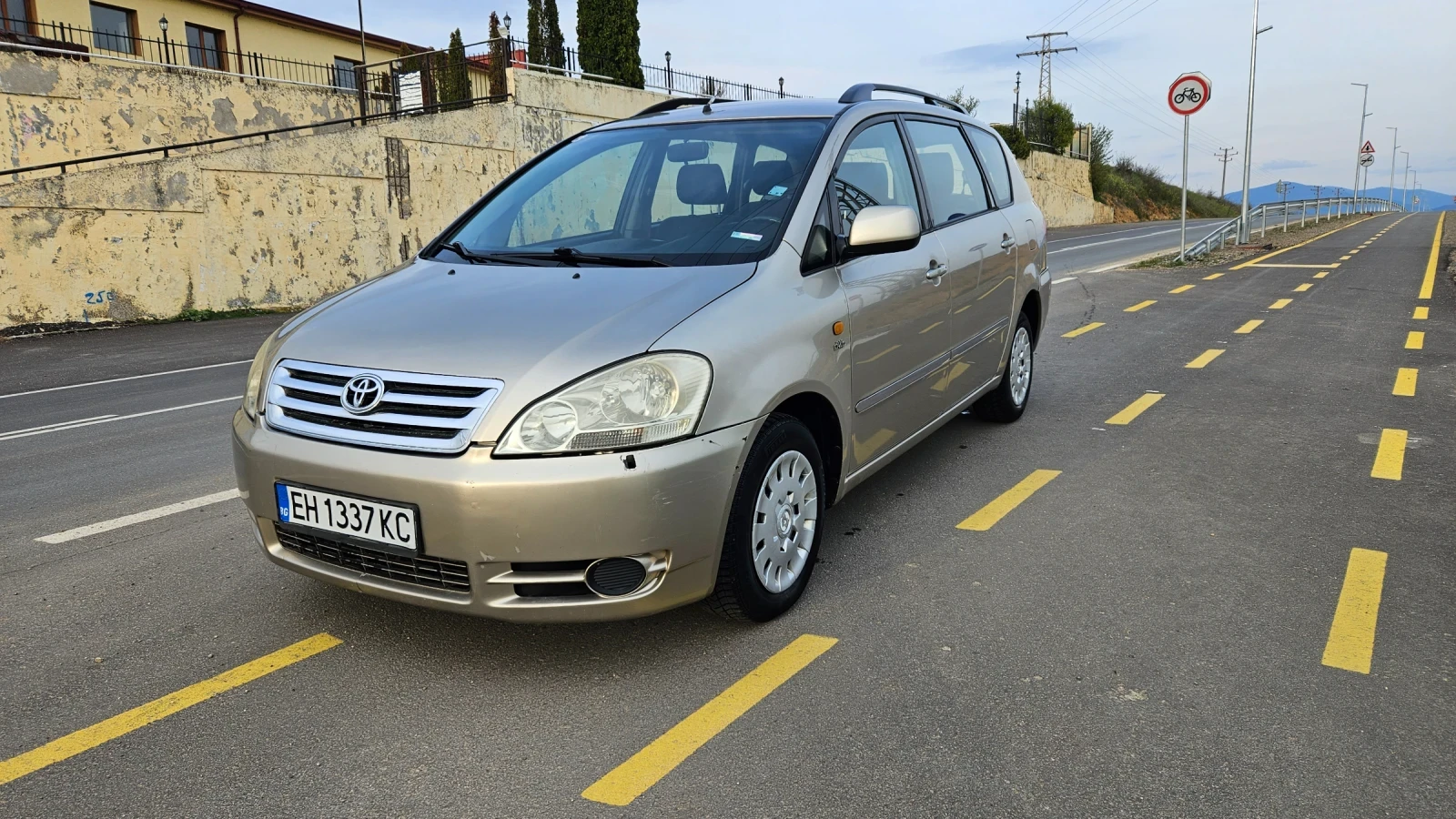 Toyota Avensis verso 2.0D4D | Auto.bg — изображение 1