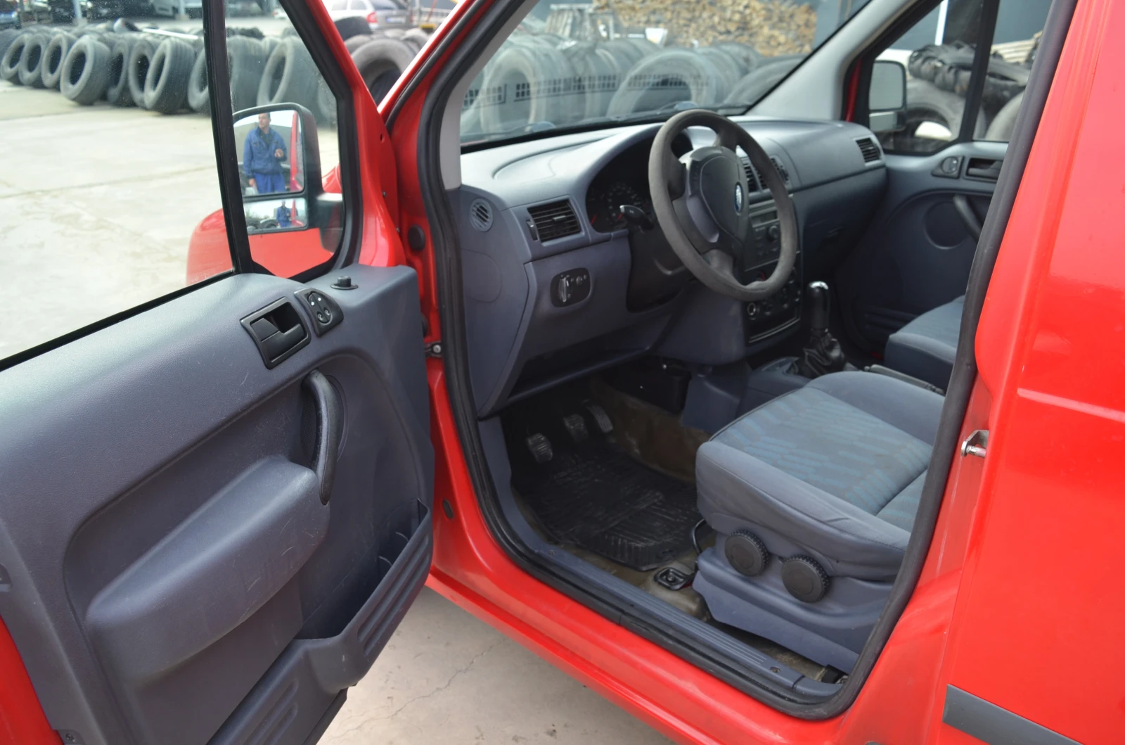 Ford Connect 1.8, снимка 4 - Автомобили и джипове - 54215307