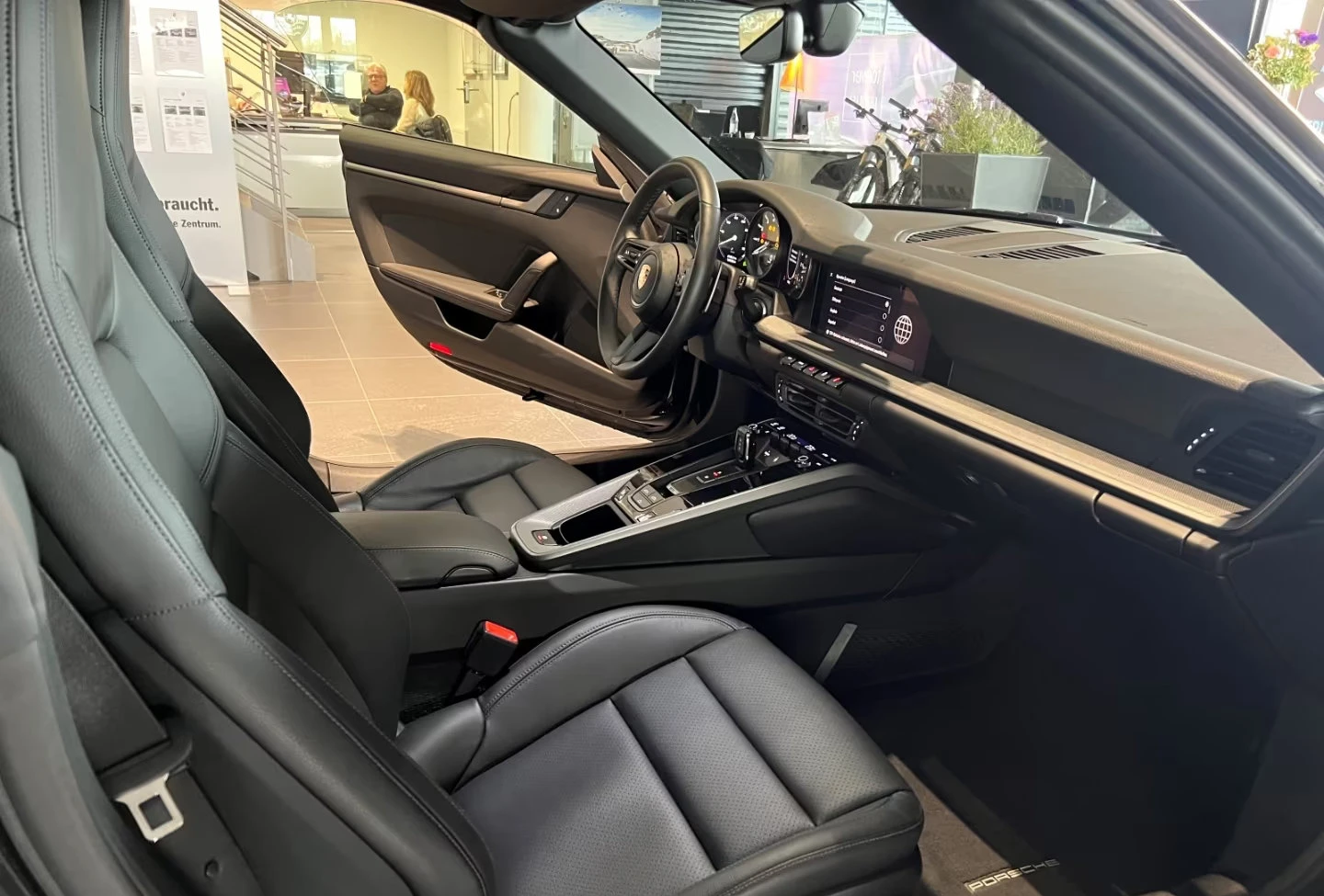 Porsche 911 992/CARRERA/385HP/PDK/SPORT-EXHAUST/CAM/BOSE/422z, снимка 15 - Автомобили и джипове - 54605813