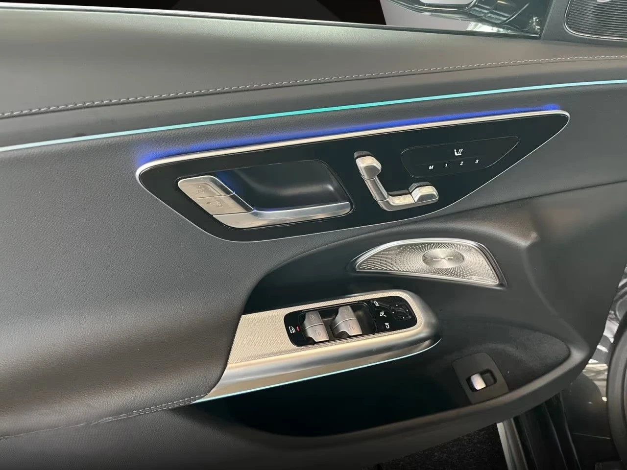 Mercedes-Benz E 300 de / AMG / 360 / BURMESTER / DISTRONIC, снимка 8 - Автомобили и джипове - 54820327