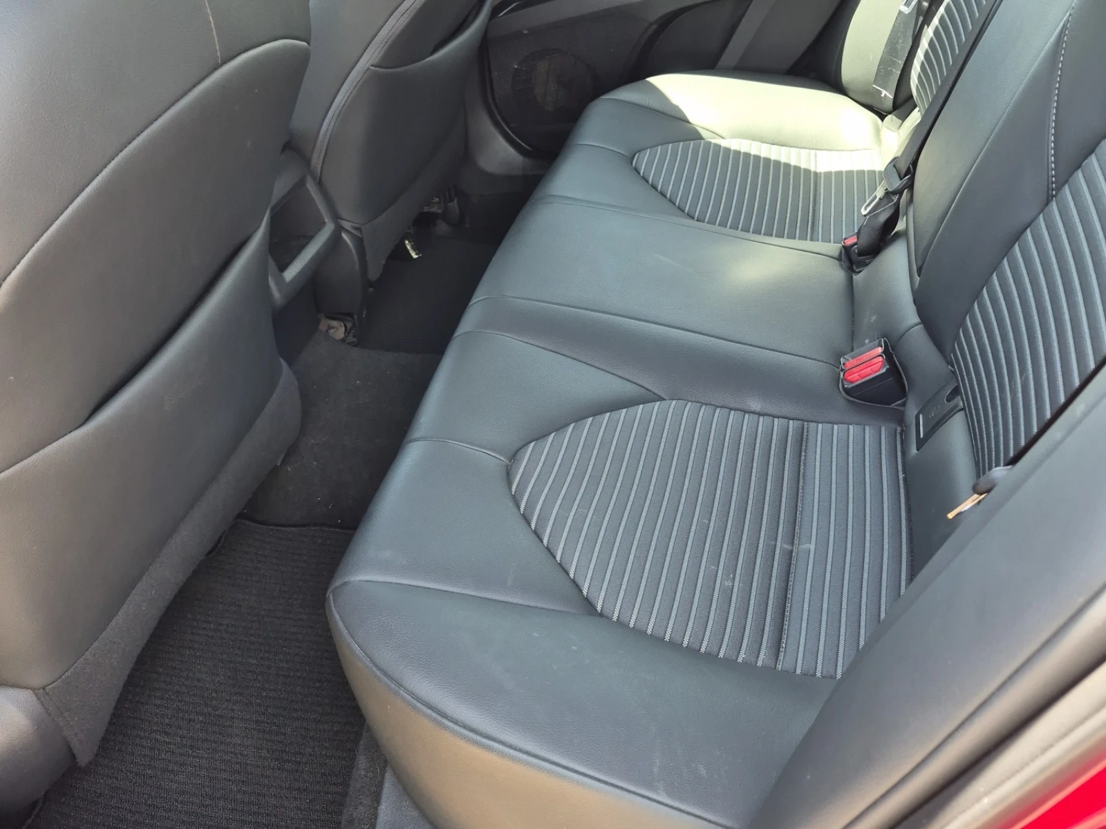 Toyota Camry SE, снимка 11 - Автомобили и джипове - 54992503