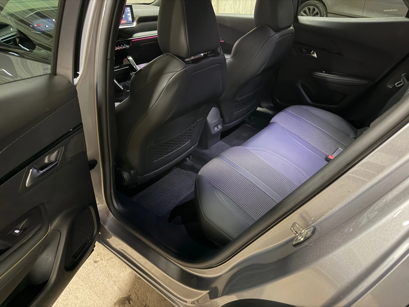 Peugeot 2008 GT 1.5 BlueHDi (130 к.с.) - 2021 г., Автомат, Нов , снимка 14 - Автомобили и джипове - 55501150