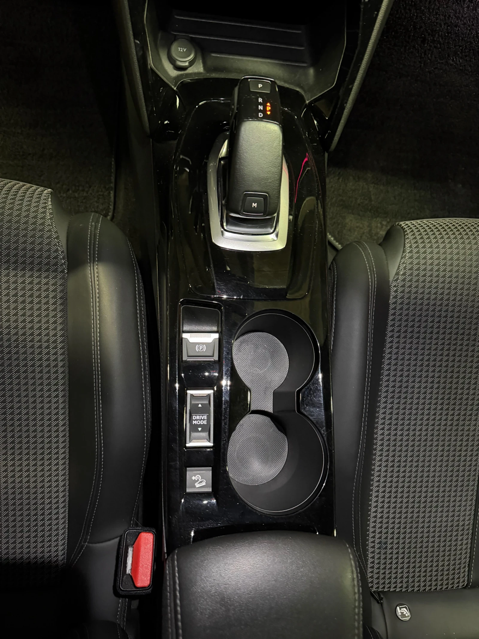 Peugeot 2008 GT 1.5 BlueHDi (130 к.с.) - 2021 г., Автомат, Нов , снимка 12 - Автомобили и джипове - 55501150