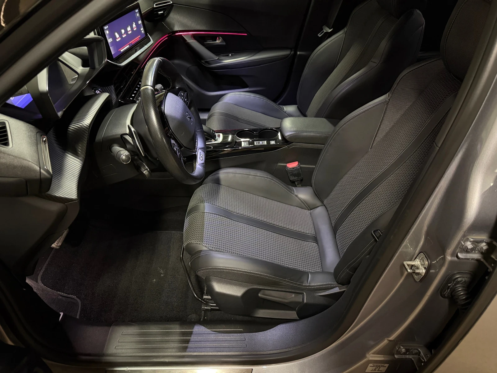 Peugeot 2008 GT 1.5 BlueHDi (130 к.с.) - 2021 г., Автомат, Нов , снимка 8 - Автомобили и джипове - 55501150