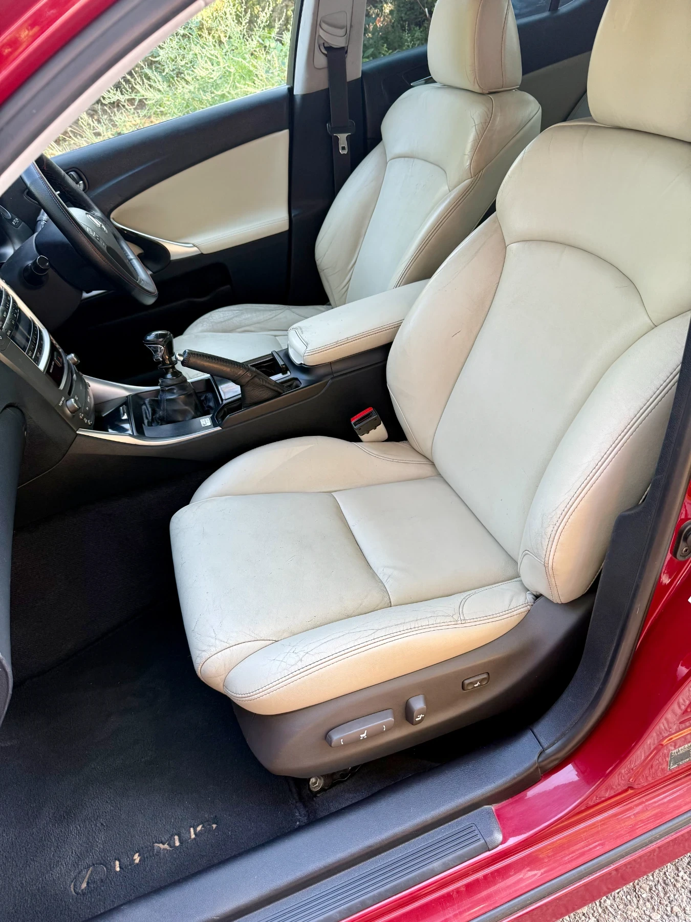 Lexus IS 220d 2.2D, снимка 8 - Автомобили и джипове - 55651464