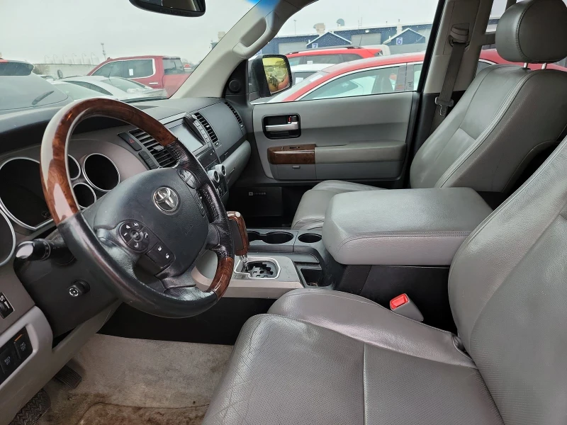 Toyota Sequoia PLATINIUM* 5.7* V8* КАМЕРА* ПОДГРЕВ* КЛИМАТИК* ДИС, снимка 11 - Автомобили и джипове - 48490222