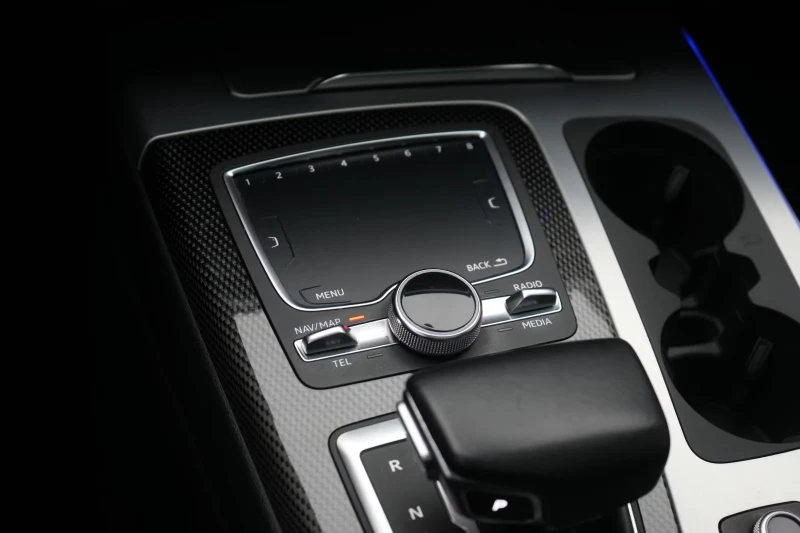 Audi SQ7 4.0TDI/435HP/QUATTRO/PANO/MEMO/HUD/LED/AHK/277G, снимка 9 - Автомобили и джипове - 51615126