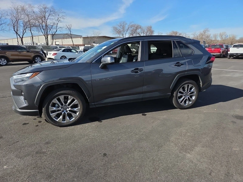 Toyota Rav4 XLE Premium, снимка 2 - Автомобили и джипове - 53406681