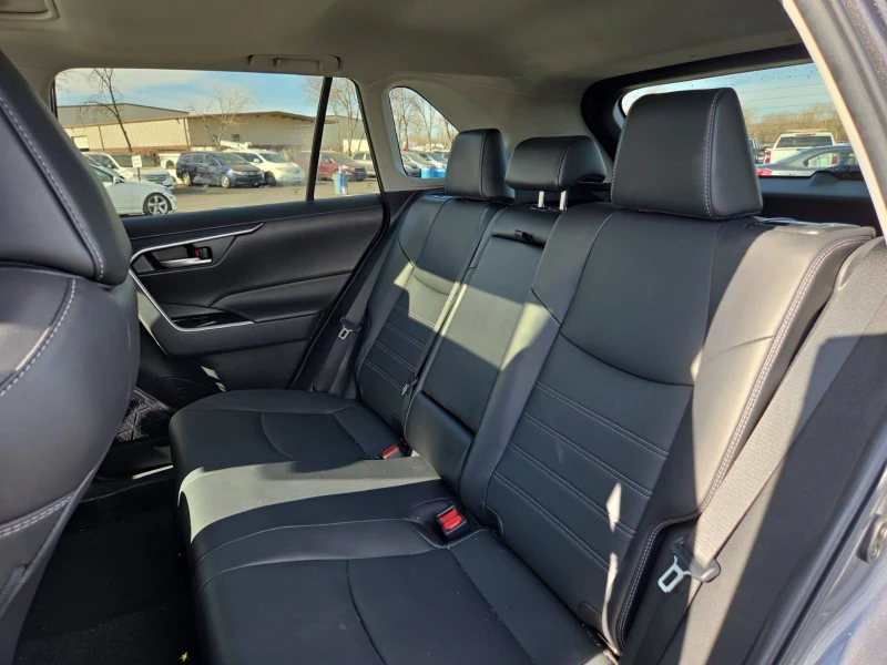 Toyota Rav4 XLE Premium, снимка 9 - Автомобили и джипове - 53406681