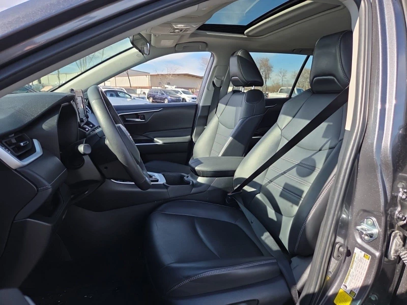 Toyota Rav4 XLE Premium, снимка 6 - Автомобили и джипове - 53406681