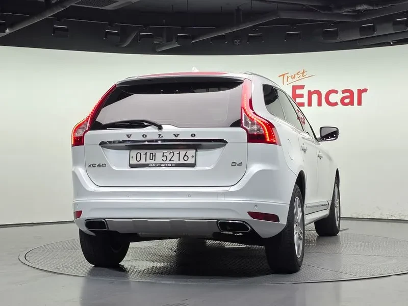 Volvo XC60, снимка 4 - Автомобили и джипове - 56162069