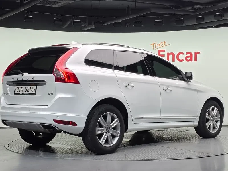 Volvo XC60, снимка 2 - Автомобили и джипове - 56162069