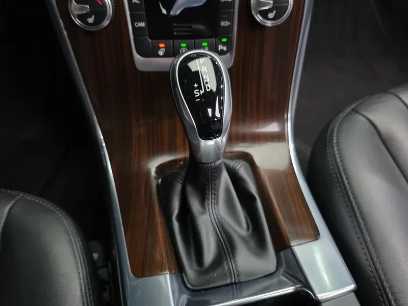 Volvo XC60, снимка 9 - Автомобили и джипове - 56162069