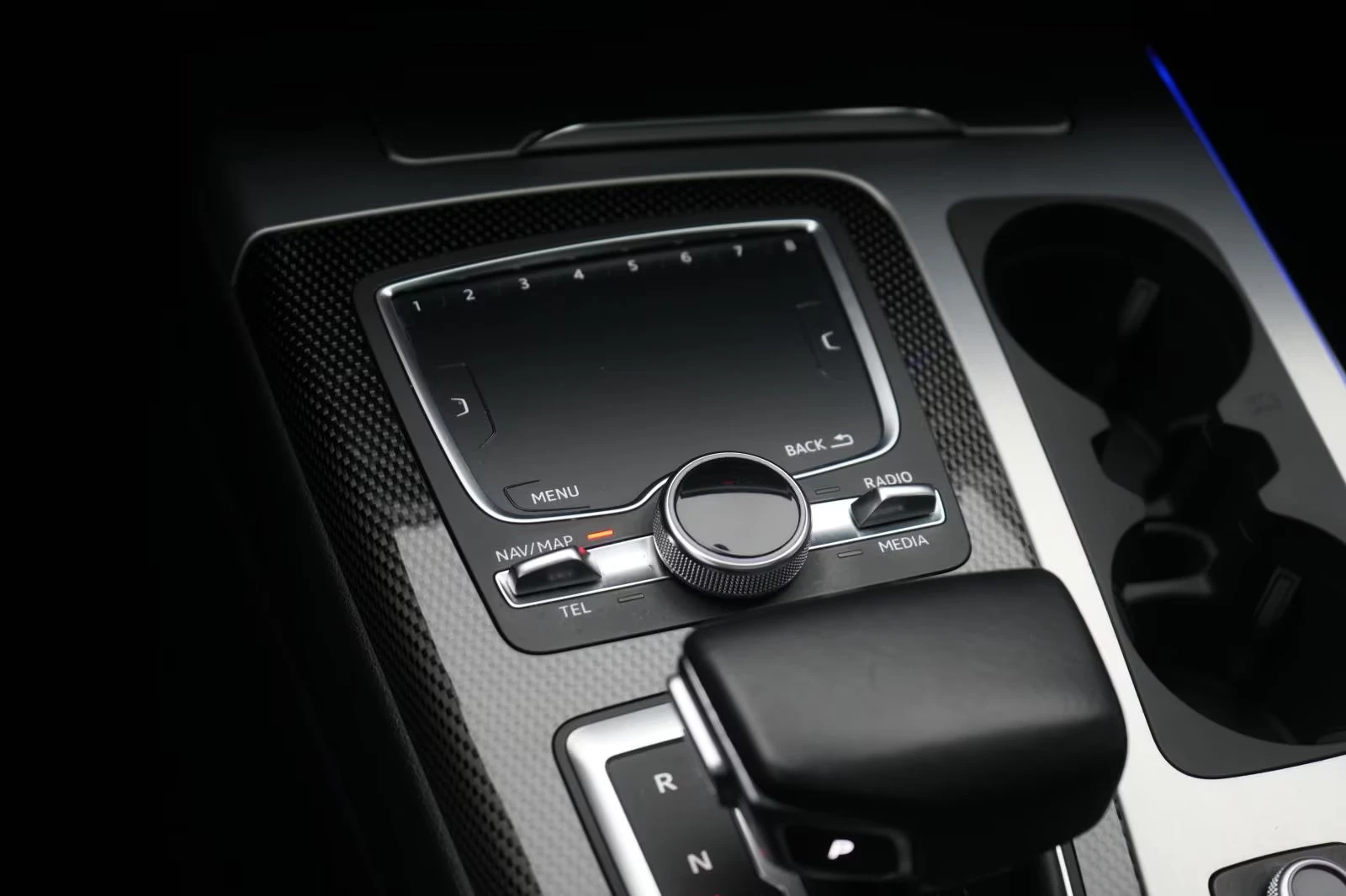 Audi SQ7 4.0TDI/435HP/QUATTRO/PANO/MEMO/HUD/LED/AHK/277G - изображение 9