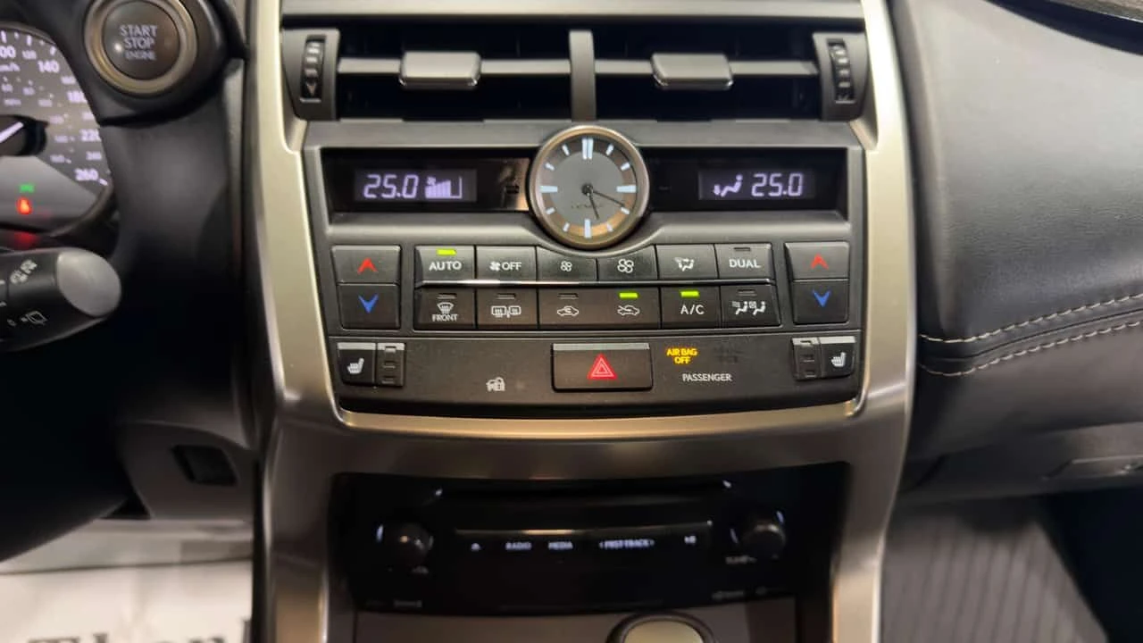 Lexus NX 200t * AWD * ПОДГРЕВИ * KEYLESS * 2 КЛЮЧА, снимка 9 - Автомобили и джипове - 54218787