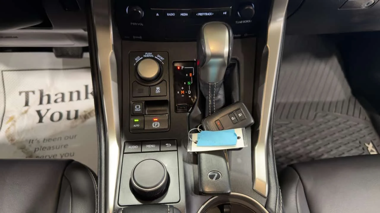 Lexus NX 200t * AWD * ПОДГРЕВИ * KEYLESS * 2 КЛЮЧА, снимка 6 - Автомобили и джипове - 54218787