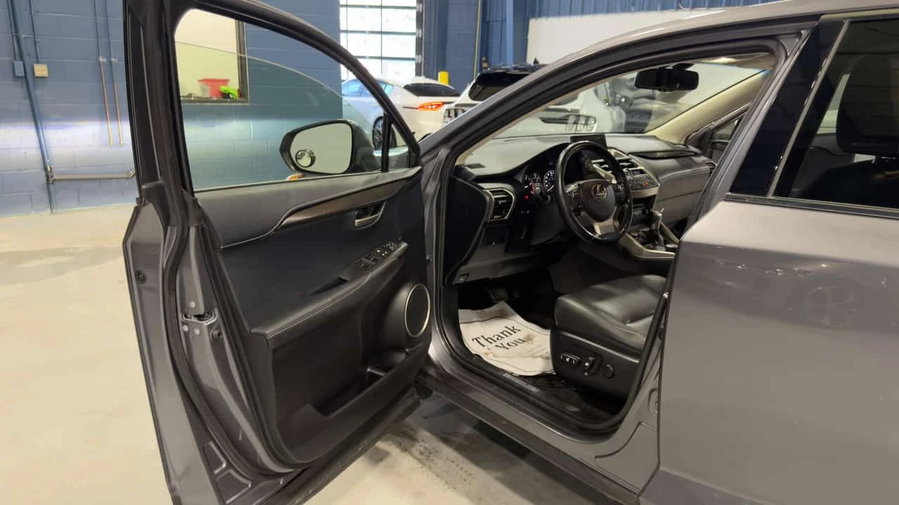 Lexus NX 200t * AWD * ПОДГРЕВИ * KEYLESS * 2 КЛЮЧА, снимка 4 - Автомобили и джипове - 54218787