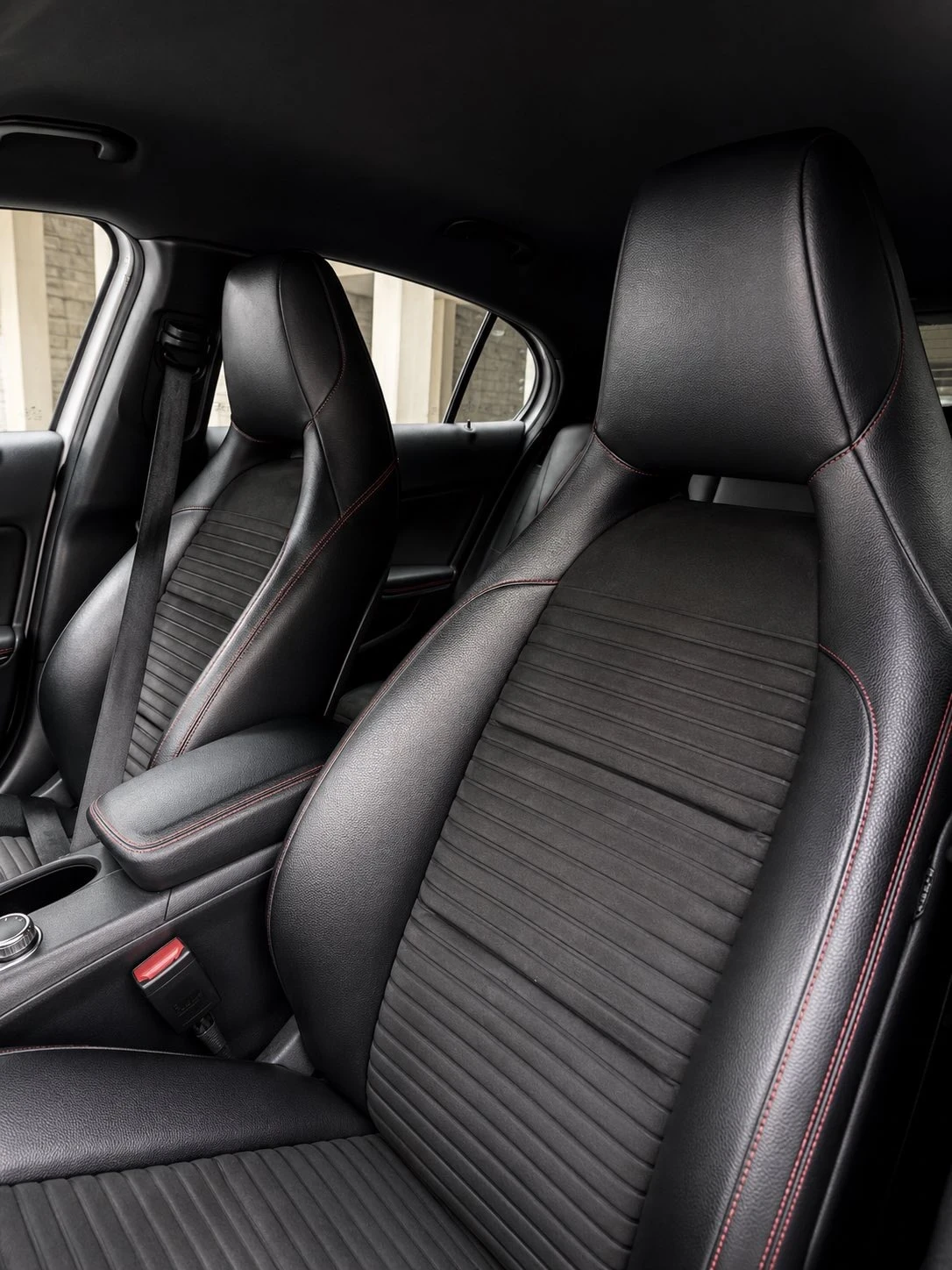 Mercedes-Benz GLA 200, снимка 10 - Автомобили и джипове - 54496830