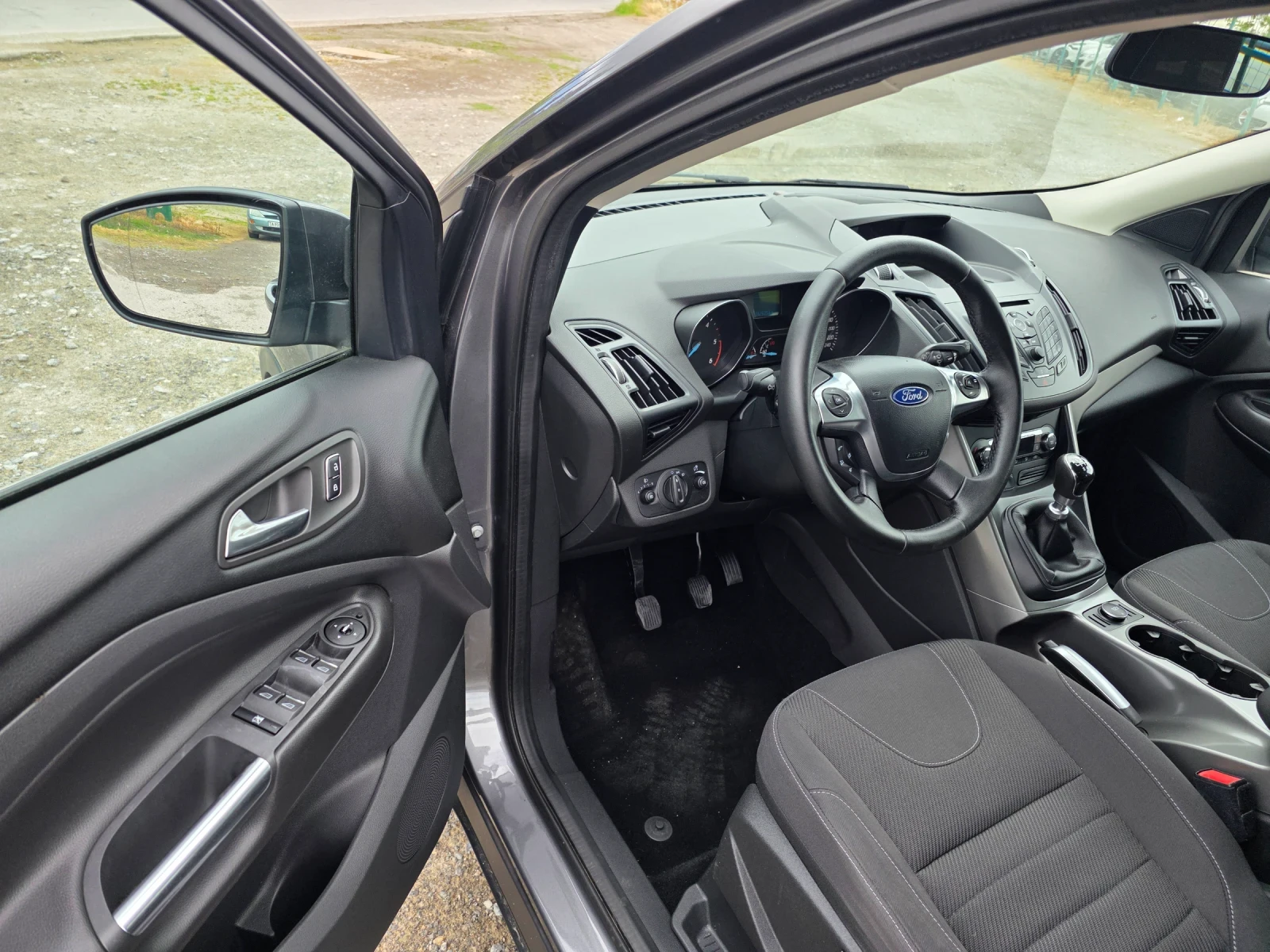 Ford Kuga 2.0 D Titanium, снимка 9 - Автомобили и джипове - 54541286