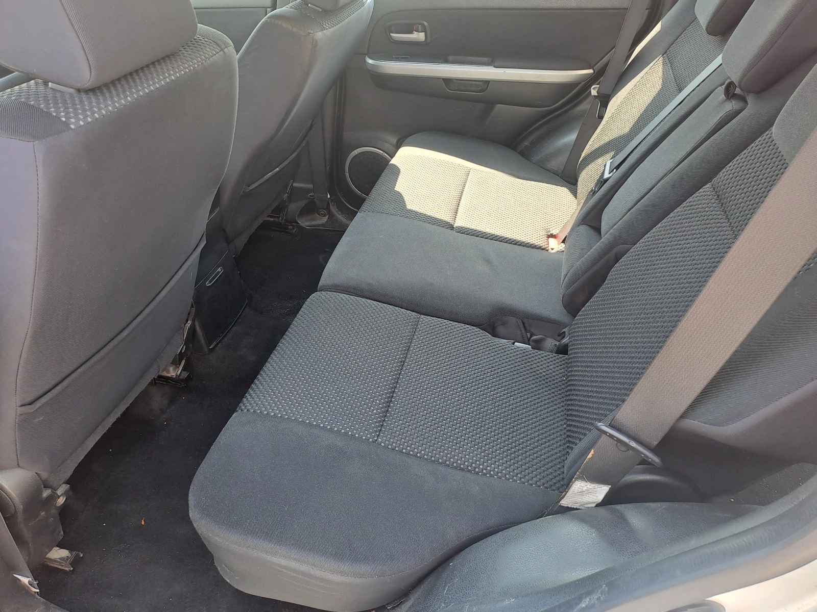 Suzuki Grand vitara 1.9DDIS 129k.c. 4X4, снимка 9 - Автомобили и джипове - 55816237