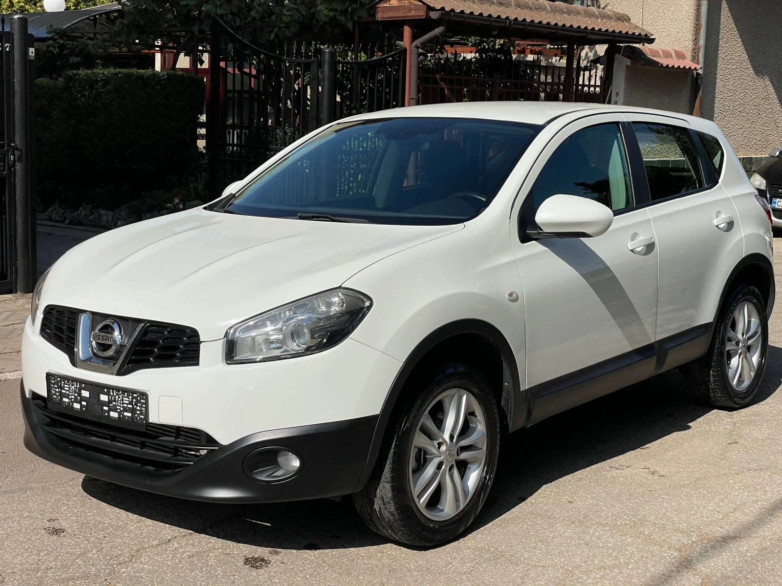 Nissan Qashqai 2.0dCi* 4X4* automat* Acenta, снимка 5 - Автомобили и джипове - 55886841
