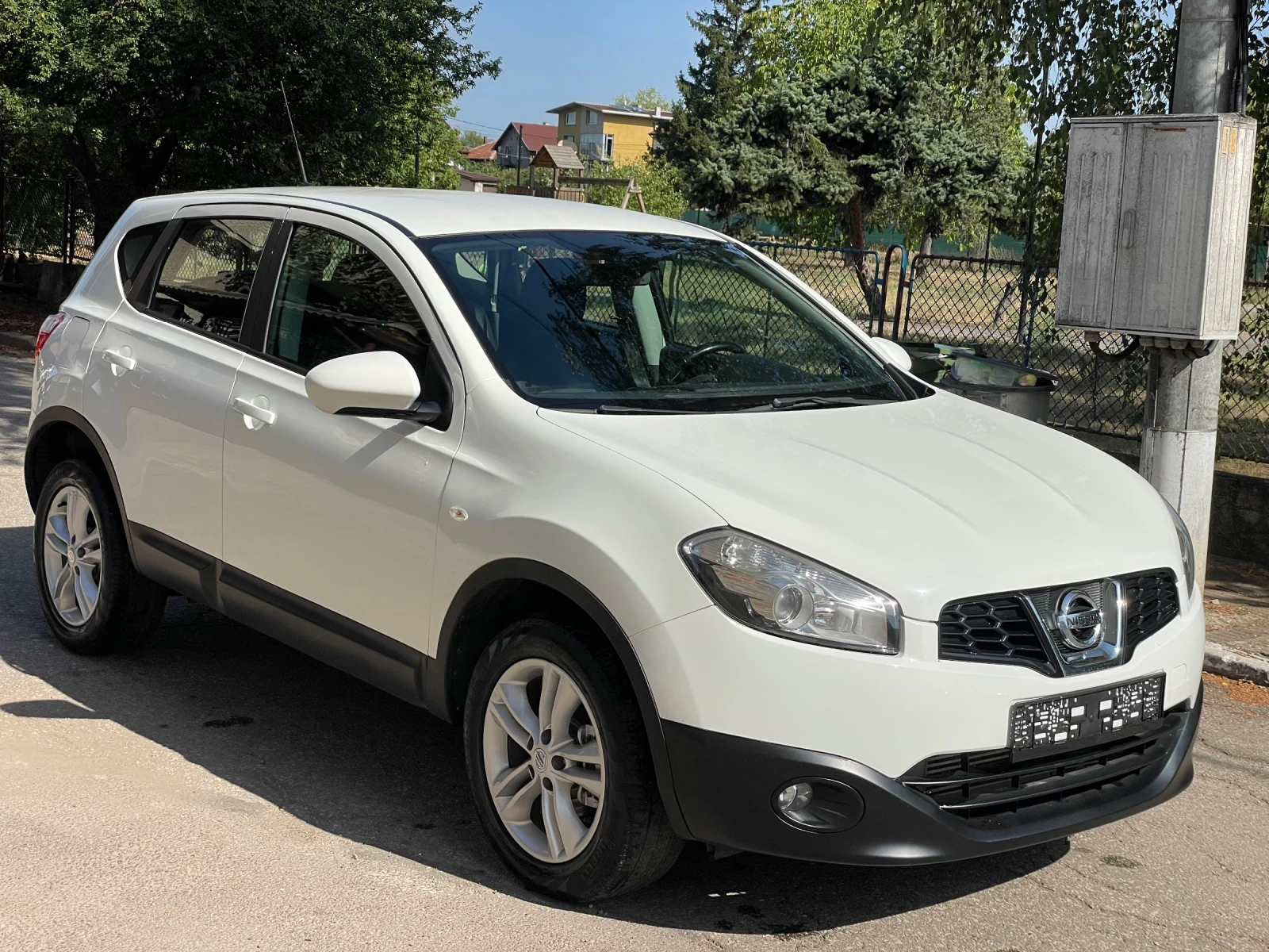 Nissan Qashqai 2.0dCi* 4X4* automat* Acenta, снимка 4 - Автомобили и джипове - 55886841
