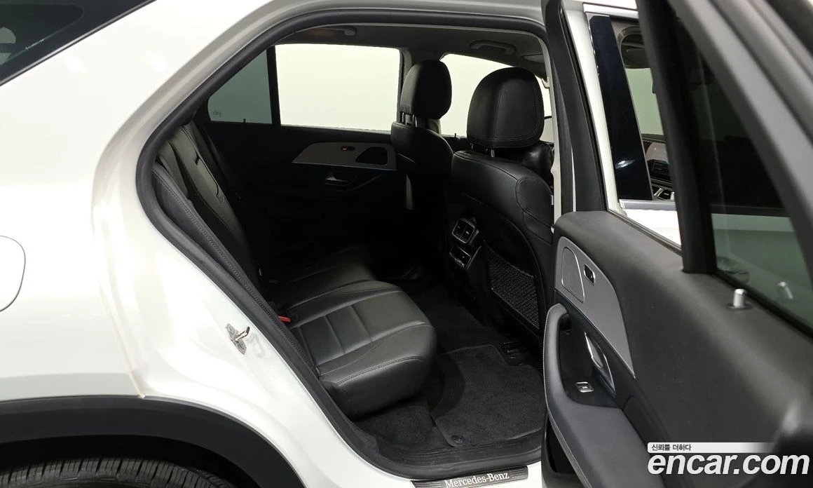Mercedes-Benz GLE GLE300d 4MATIC, снимка 12 - Автомобили и джипове - 56122756