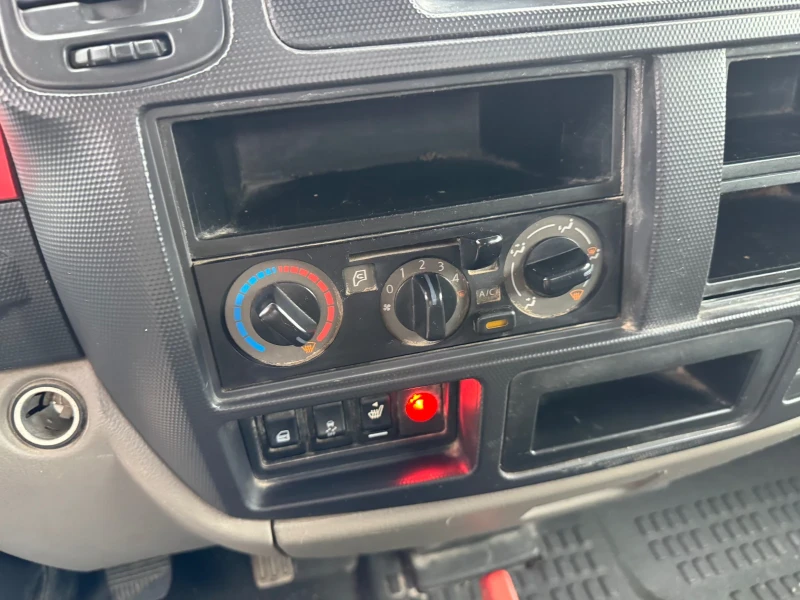 Nissan Capstar 3.0d* Климатик* Кран 1 тон, снимка 4 - Бусове и автобуси - 53028824