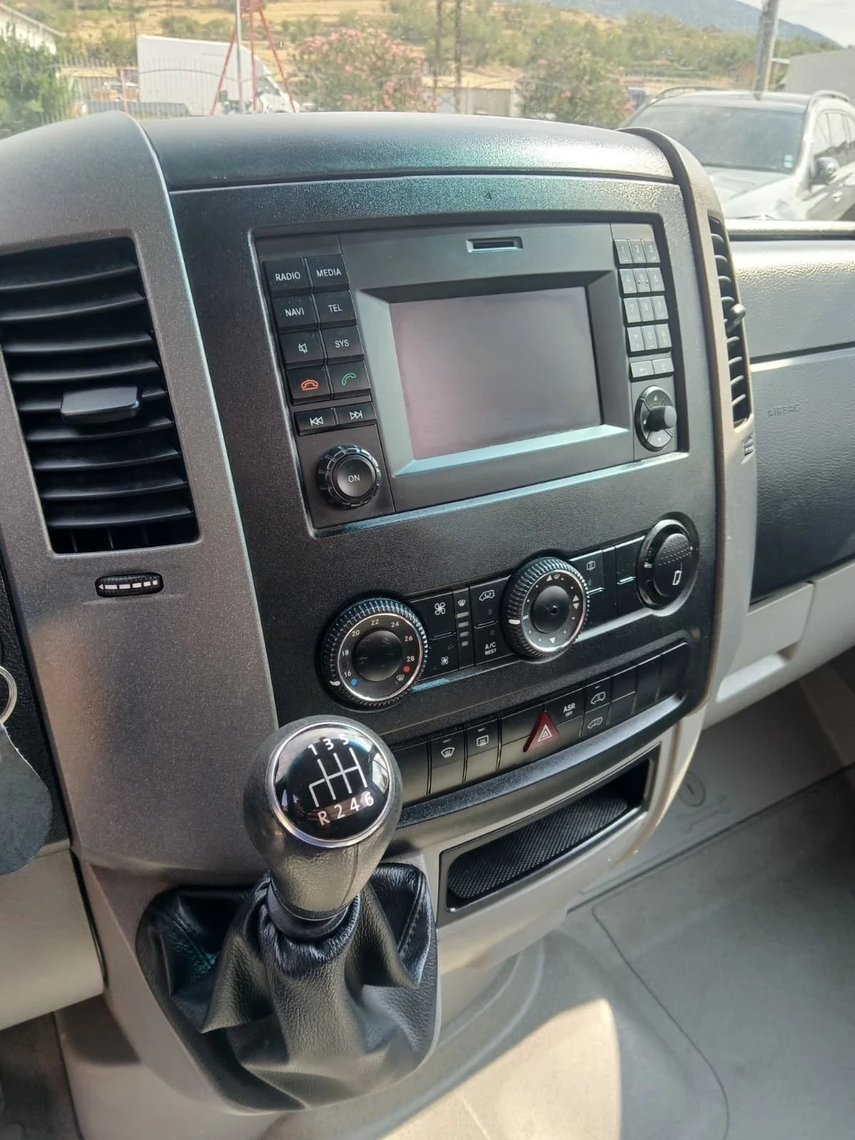 VW Crafter 2.0TDI* Климатик* 2xСтранични врати, снимка 3 - Бусове и автобуси - 55791744