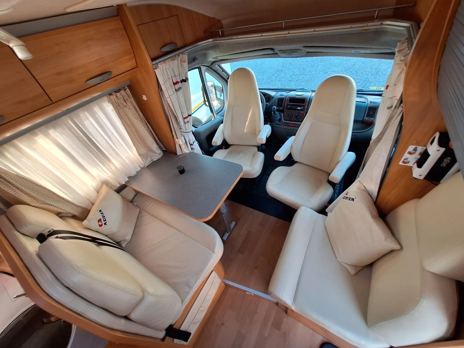 Кемпер Adria Adriatic Coral 690 SP, снимка 5 - Каравани и кемпери - 55497137
