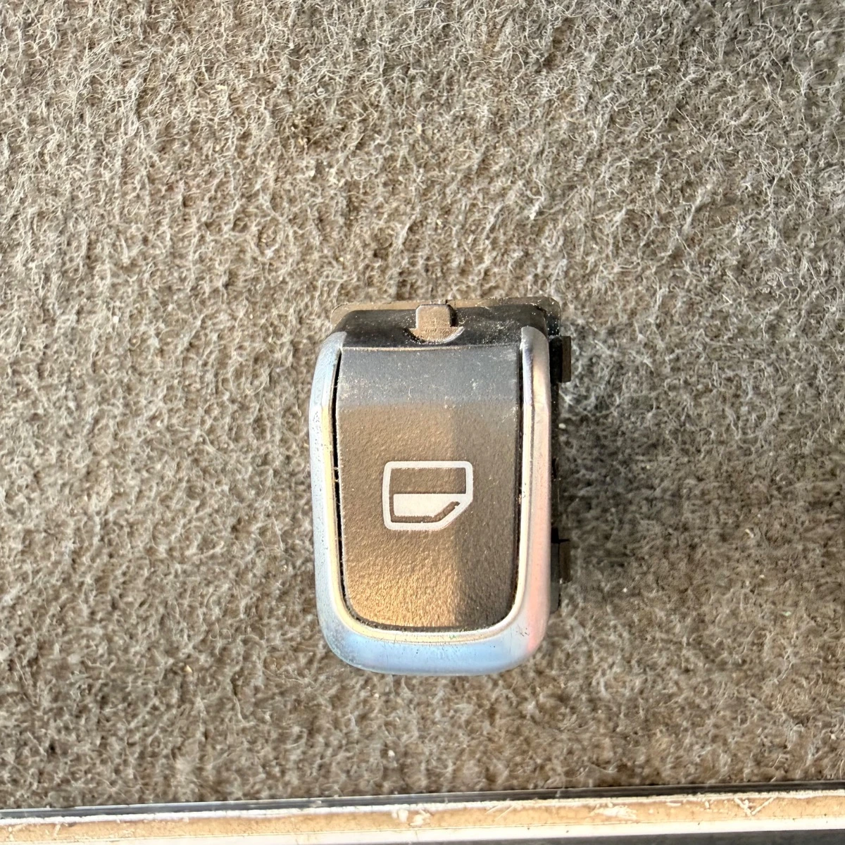 Бутон за стъкло за Audi Ауди A6 A7 4G C7 4G0959851-1566
