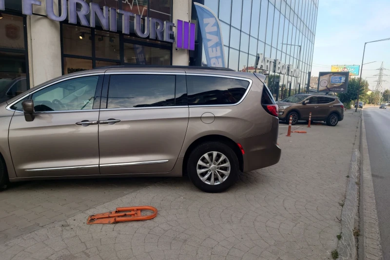 Chrysler Pacifica Touring L, снимка 1 - Автомобили и джипове - 47175297