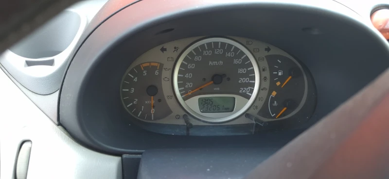 Nissan Almera tino, снимка 7 - Автомобили и джипове - 47310516