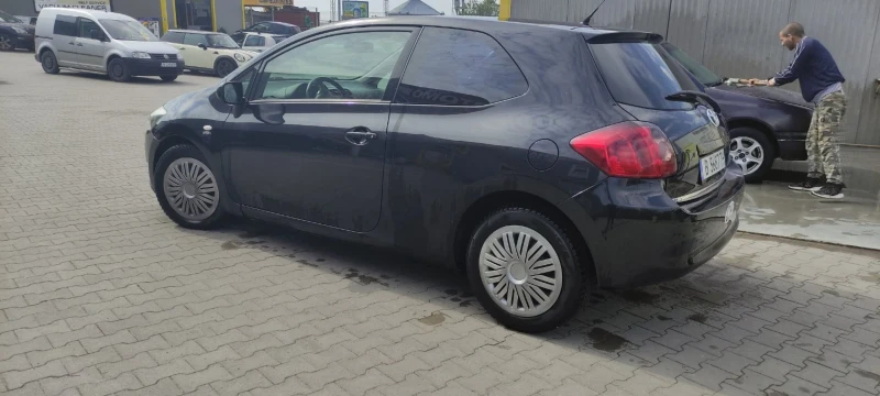 Toyota Auris 2.2, снимка 3 - Автомобили и джипове - 48523556