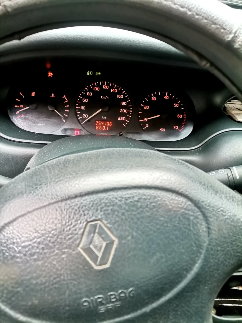 Renault Scenic, снимка 6 - Автомобили и джипове - 51955544