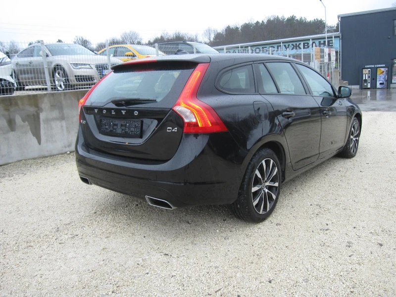Volvo V60 Автомат, 2, 0-TDI, Navi, Кожа, снимка 4 - Автомобили и джипове - 52891589