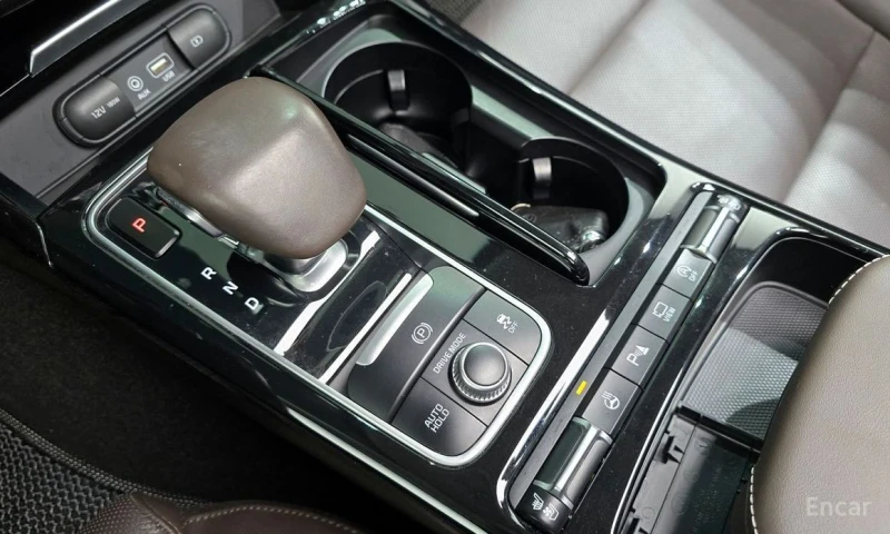 Kia Stinger, снимка 9 - Автомобили и джипове - 53380763