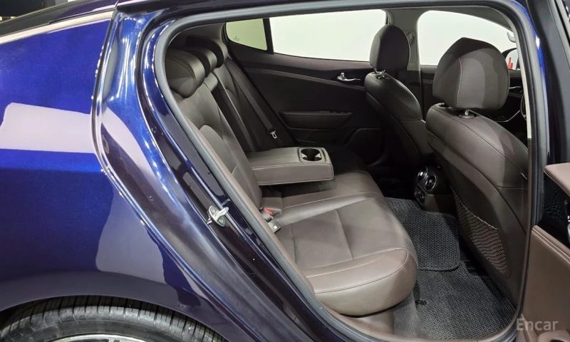 Kia Stinger, снимка 12 - Автомобили и джипове - 53380763