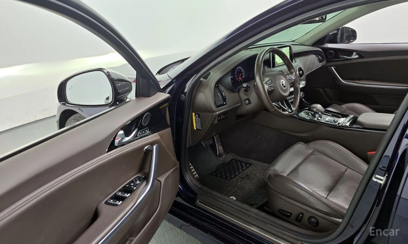 Kia Stinger, снимка 10 - Автомобили и джипове - 53380763