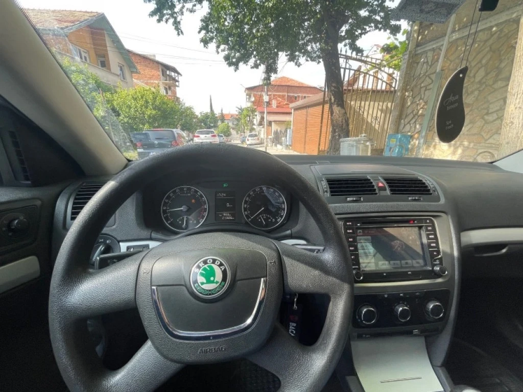 Skoda Octavia 1.6TDi 4X4 НАВИ КАМЕРА BLUETOOTH - изображение 5