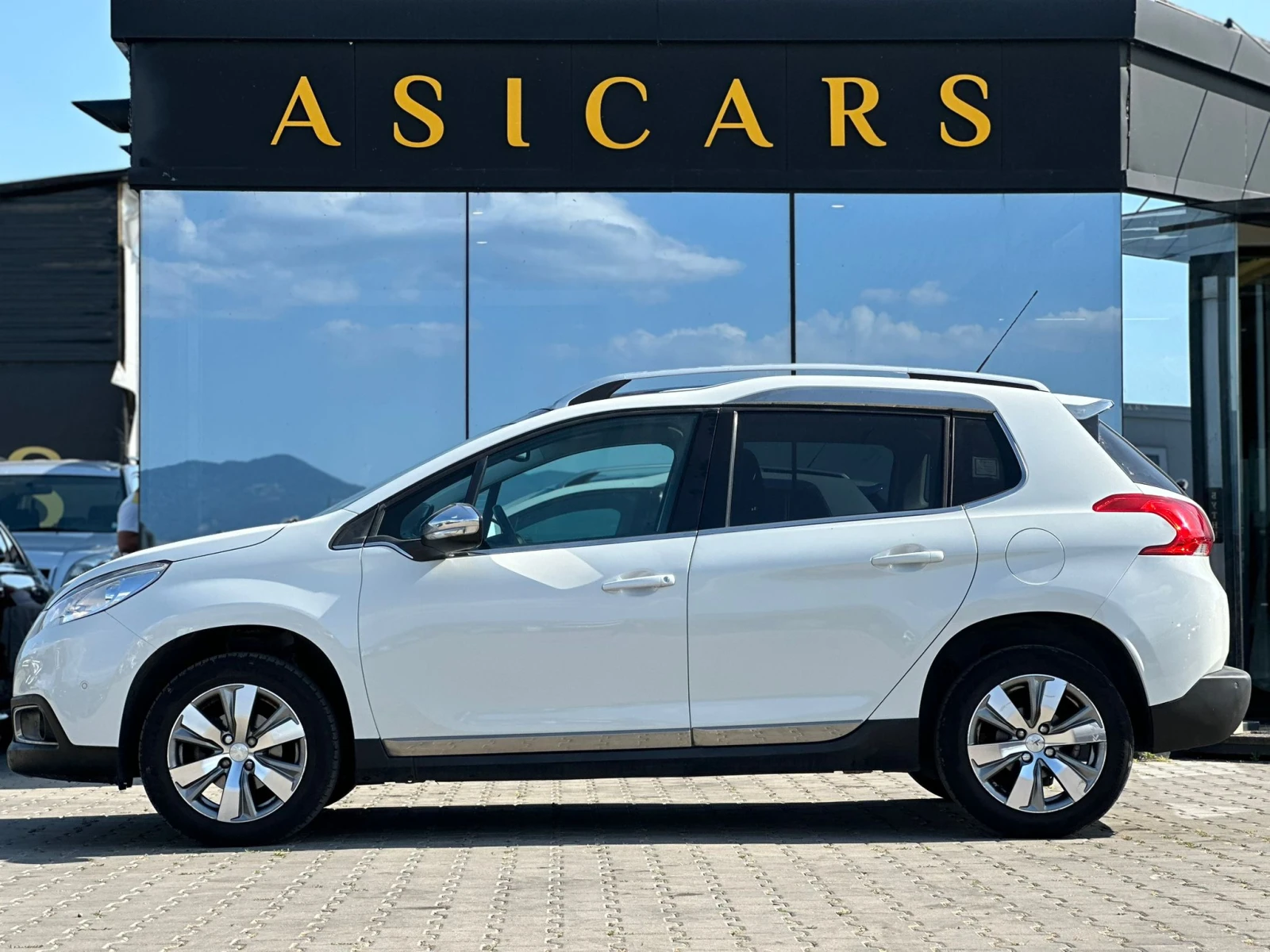Peugeot 2008 / ALLURE / 1.2I / EURO 5 / TOP /  - изображение 2