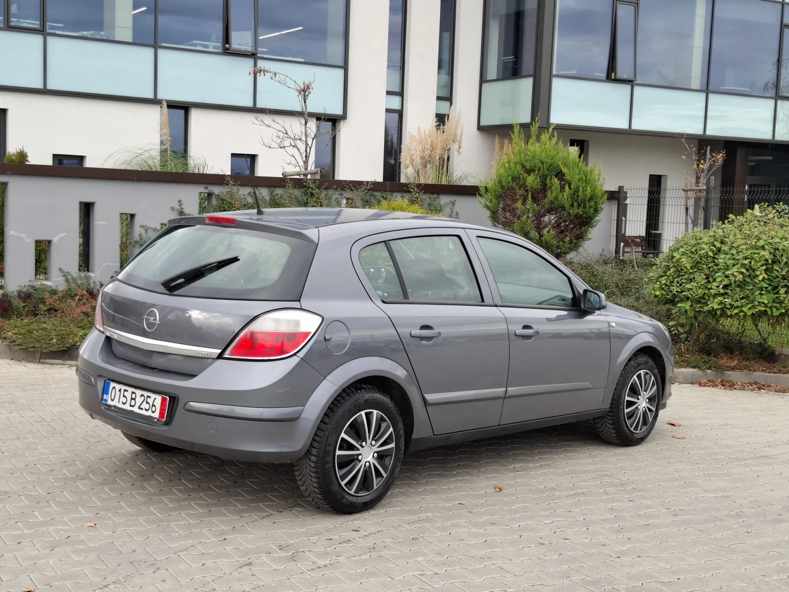 Opel Astra 1.3CDTI* (90кс)* FACELIFT* * 6-СКОРОСТИ* НОВ ВНОС* - изображение 4