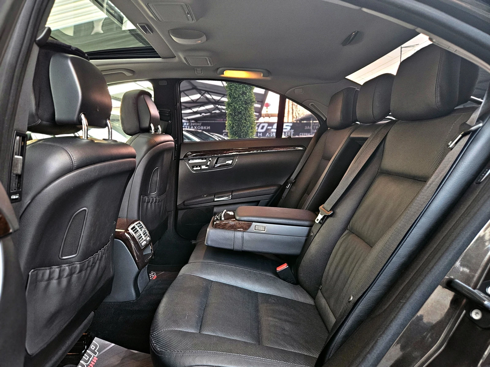 Mercedes-Benz S 500 AMG/4M/GERMANY/DISTR/МАСАЖ/HARMAN/CAMERA/ОБДУХ/LIZ, снимка 16 - Автомобили и джипове - 53743773