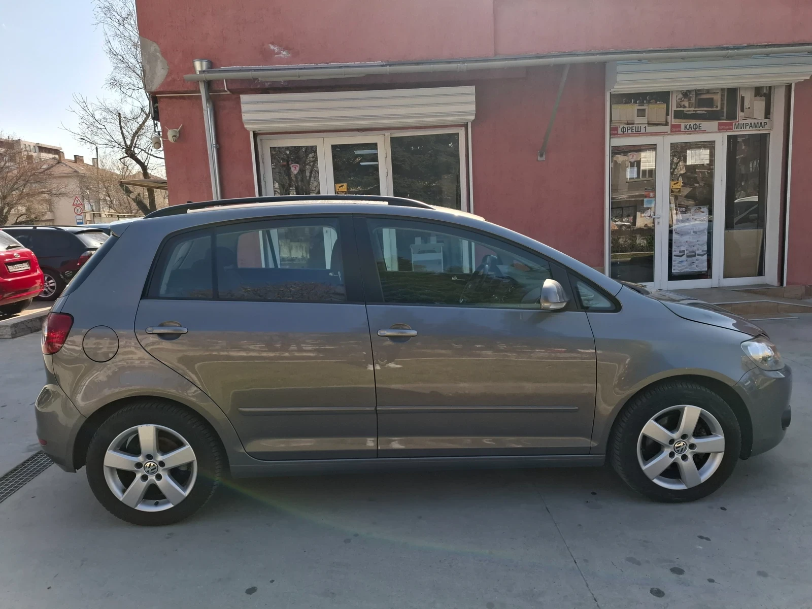 VW Golf Plus 1.6 Diesel / 105кс / Нов внос / Мултимедия , снимка 4 - Автомобили и джипове - 53858336